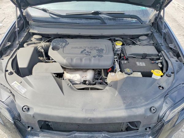 2020 JEEP CHEROKEE Latitude Plus — Engine bay