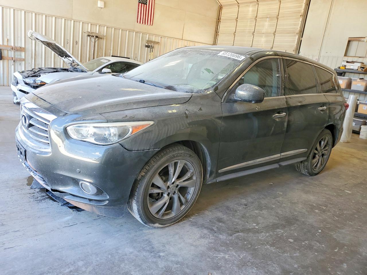2013 INFINITI JX35 — Front 3/4
