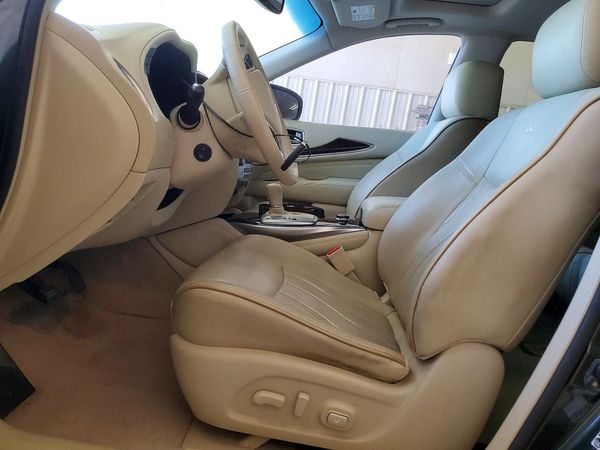 2013 INFINITI JX35 — DENT