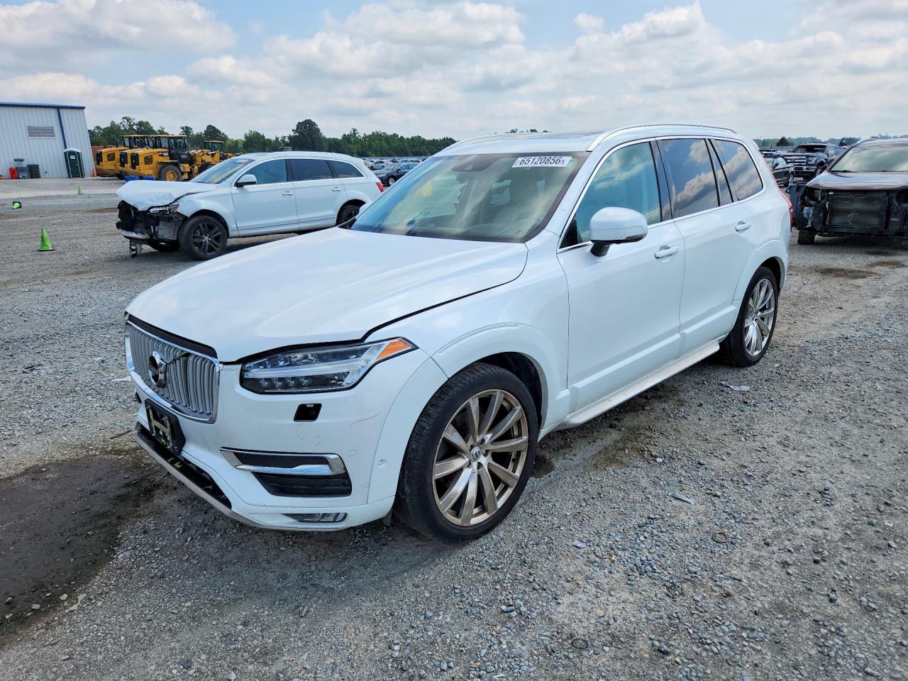2016 VOLVO XC90 — Front 3/4