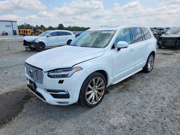 2016 VOLVO XC90 — Front 3/4