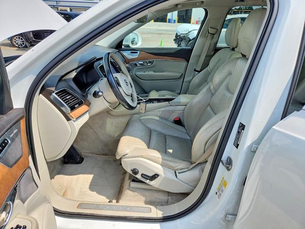 2016 VOLVO XC90 — DENT