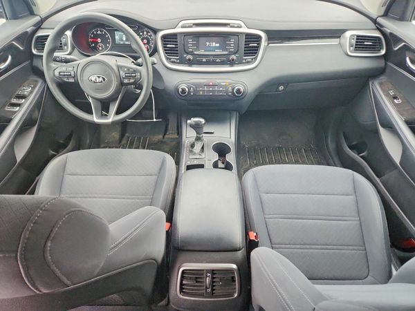 2017 KIA SORENTO L, LX