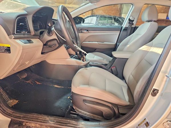 2017 HYUNDAI ELANTRA SE Base