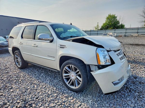 2013 CADILLAC ESCALADE Premium