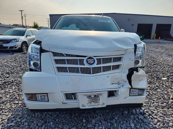 2013 CADILLAC ESCALADE Premium