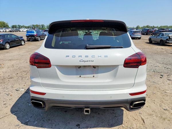 2016 PORSCHE CAYENNE