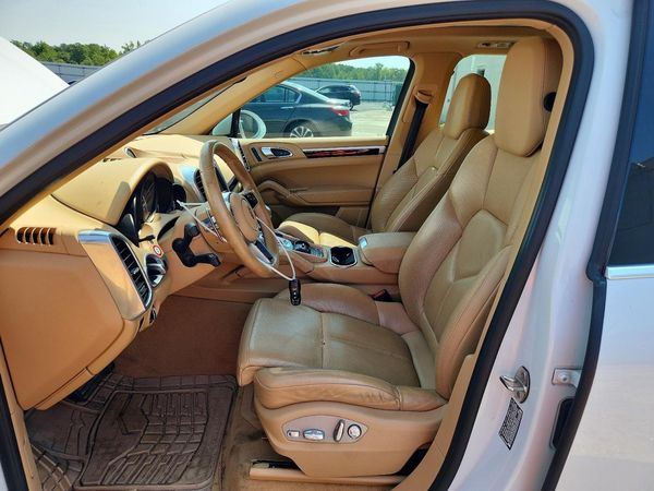 2016 PORSCHE CAYENNE