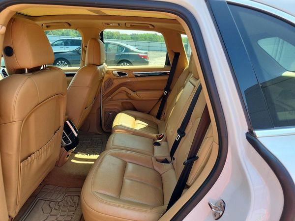 2016 PORSCHE CAYENNE