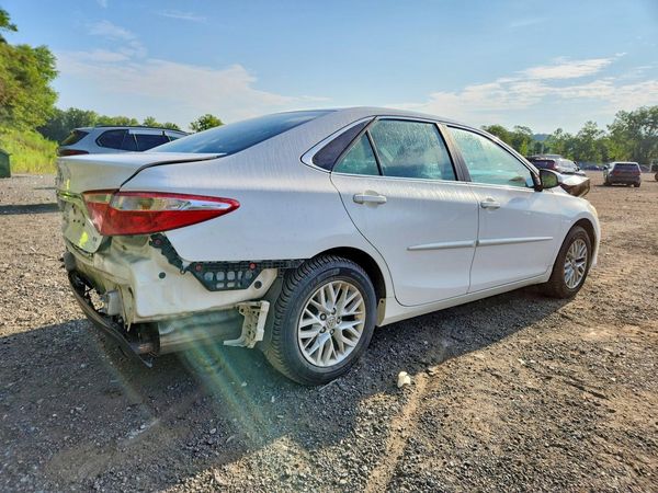 2016 TOYOTA CAMRY