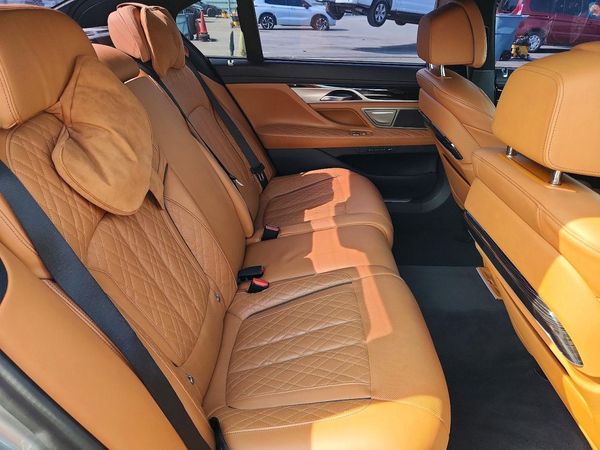 2020 BMW 750