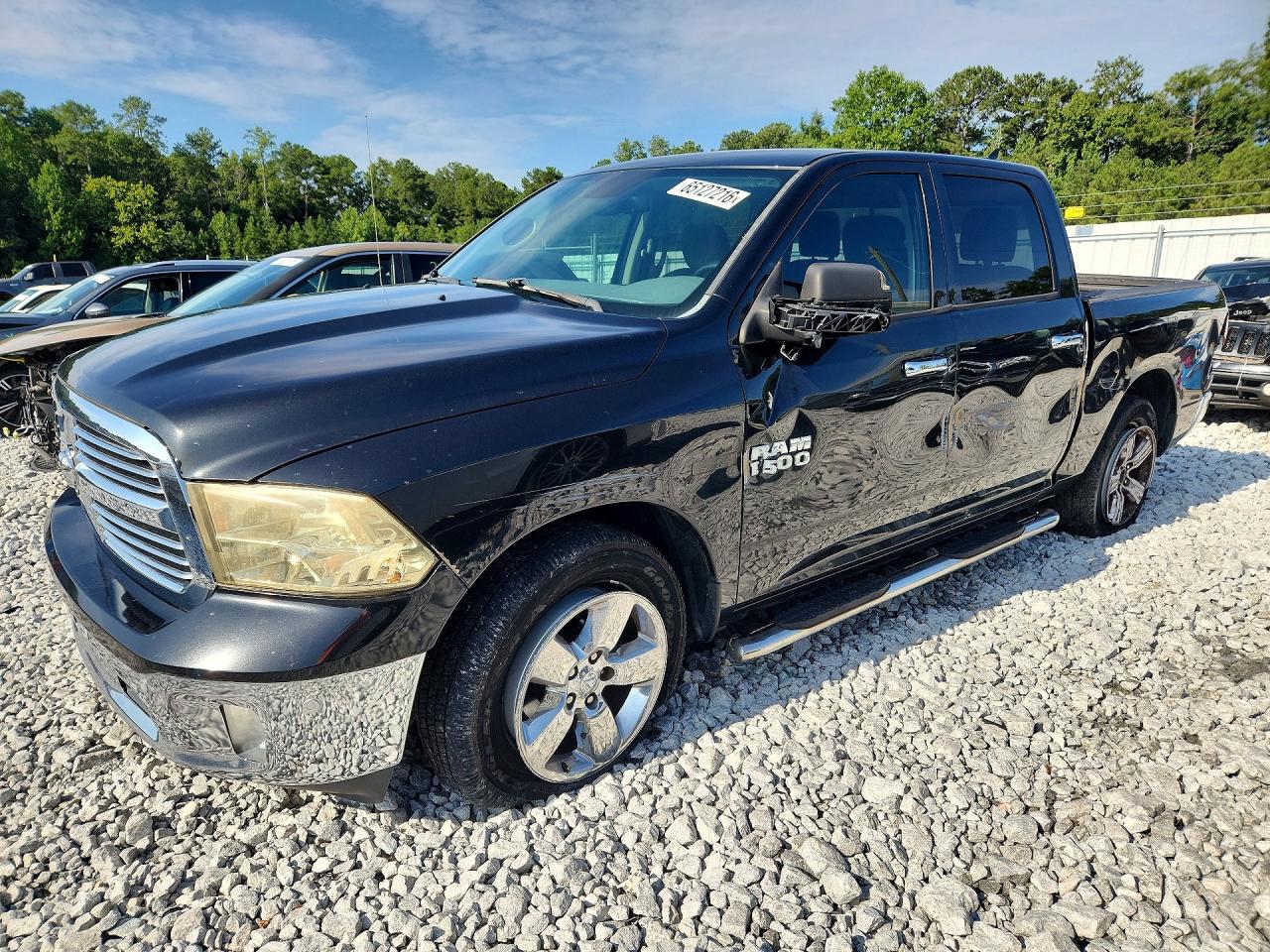 2015 RAM 1500 SLT CREW CAB 4X2