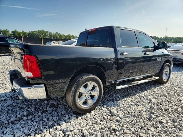 2015 RAM 1500 SLT CREW CAB 4X2
