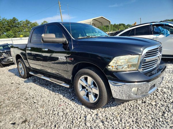 2015 RAM 1500 SLT CREW CAB 4X2
