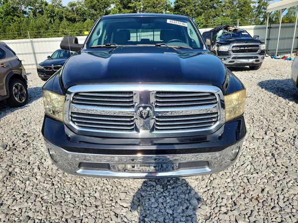 2015 RAM 1500 SLT CREW CAB 4X2