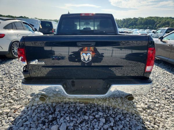 2015 RAM 1500 SLT CREW CAB 4X2