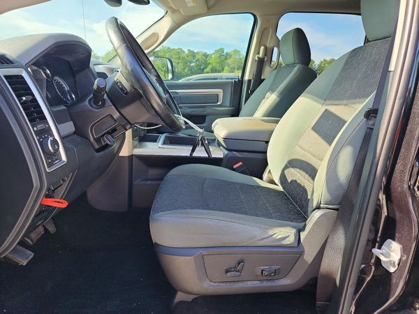 2015 RAM 1500 SLT CREW CAB 4X2