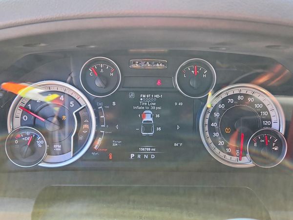 2015 RAM 1500 SLT CREW CAB 4X2