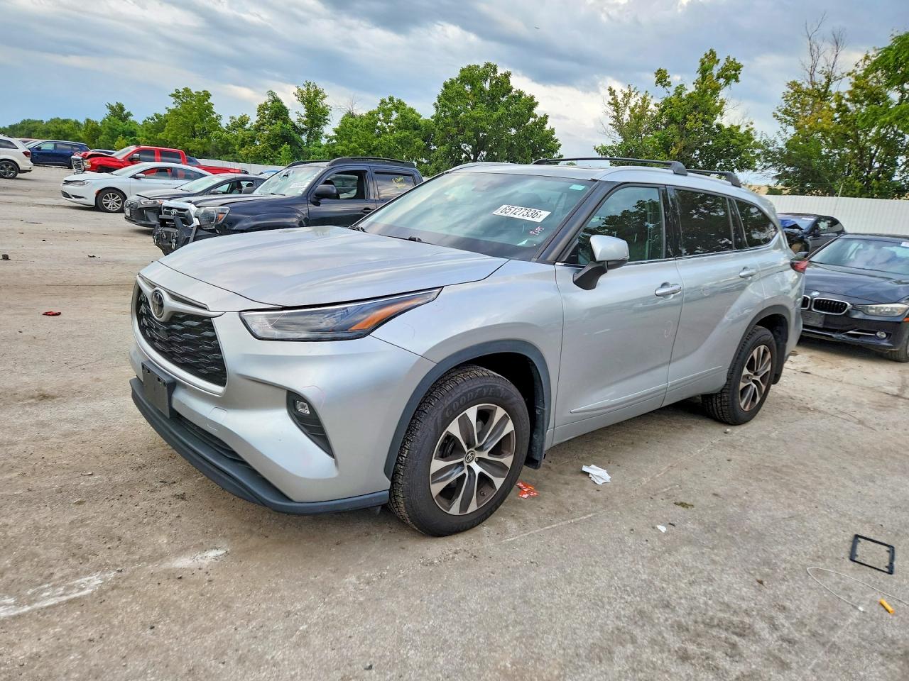 2022 TOYOTA HIGHLANDER XLE