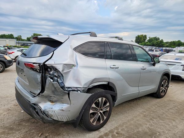 2022 TOYOTA HIGHLANDER XLE