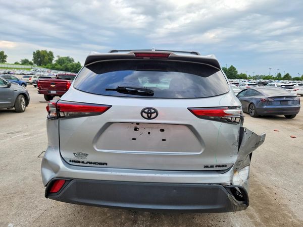 2022 TOYOTA HIGHLANDER XLE