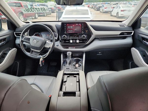 2022 TOYOTA HIGHLANDER XLE