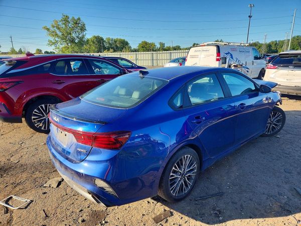 2024 KIA FORTE