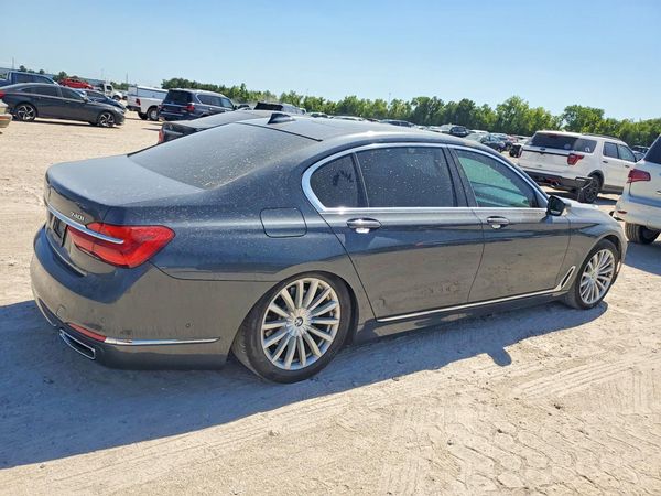 2016 BMW 740