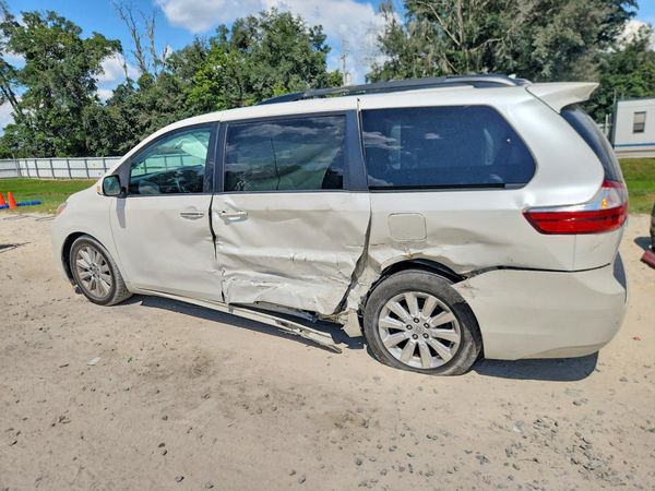 2015 TOYOTA SIENNA