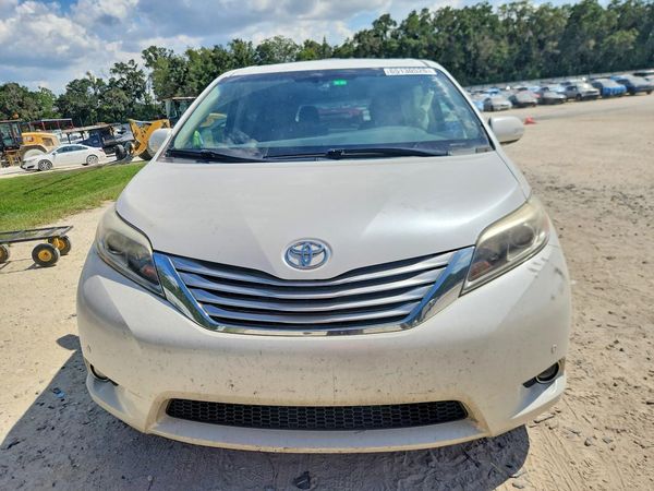 2015 TOYOTA SIENNA