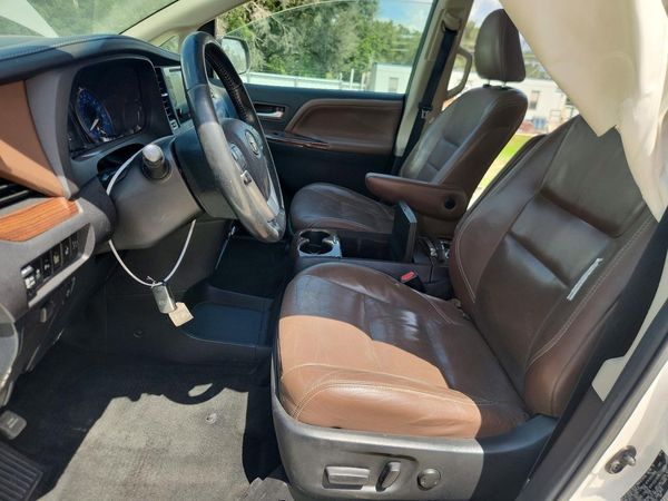 2015 TOYOTA SIENNA