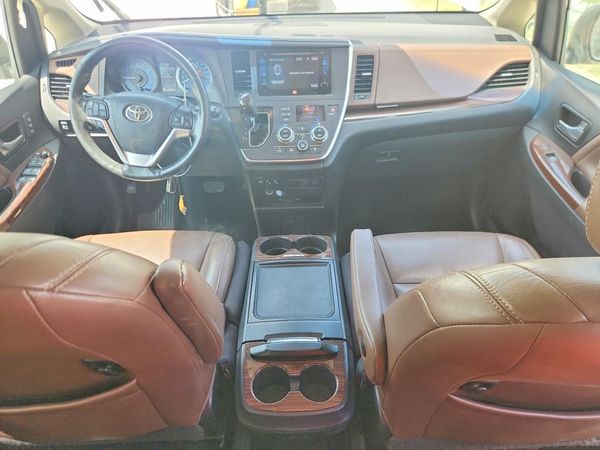 2015 TOYOTA SIENNA