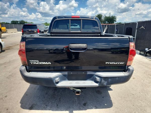 2015 TOYOTA TACOMA Delux Grade