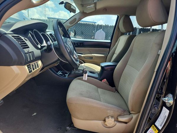 2015 TOYOTA TACOMA Delux Grade