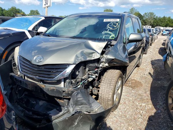 2012 TOYOTA SIENNA