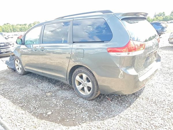 2012 TOYOTA SIENNA