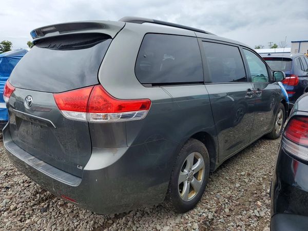 2012 TOYOTA SIENNA