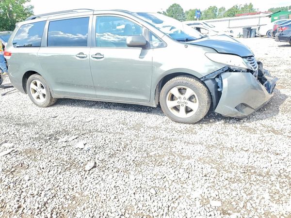 2012 TOYOTA SIENNA