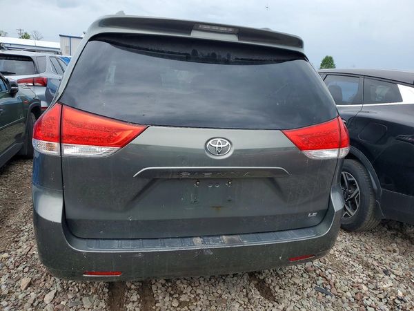 2012 TOYOTA SIENNA