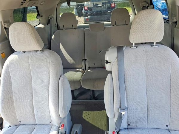 2012 TOYOTA SIENNA