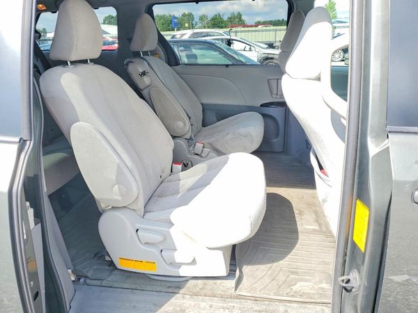 2012 TOYOTA SIENNA