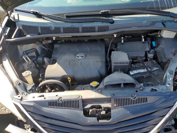 2012 TOYOTA SIENNA