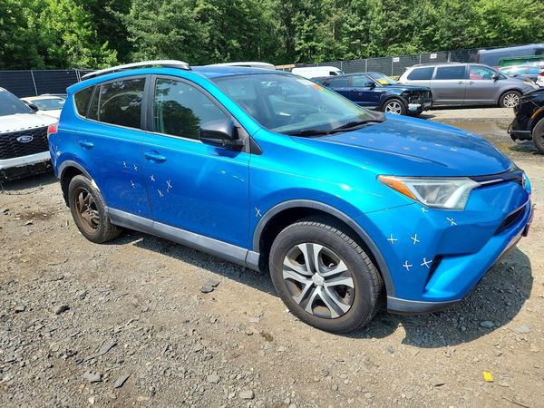 2016 TOYOTA RAV4 LE (X Grade) — Passenger 3/4