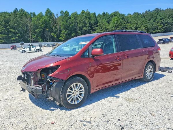2014 TOYOTA SIENNA