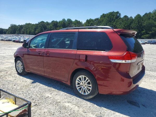 2014 TOYOTA SIENNA