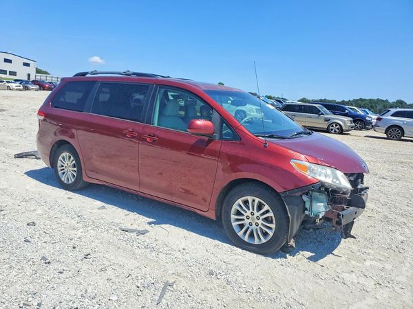 2014 TOYOTA SIENNA