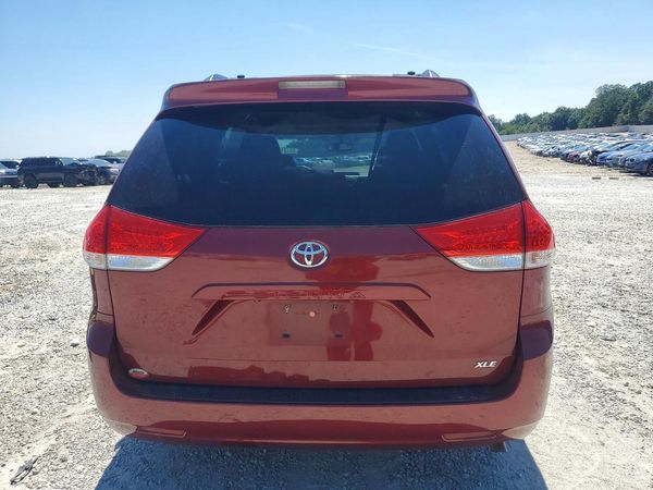 2014 TOYOTA SIENNA
