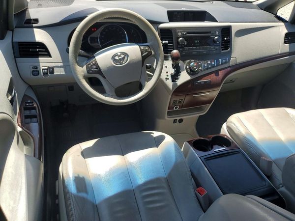 2014 TOYOTA SIENNA