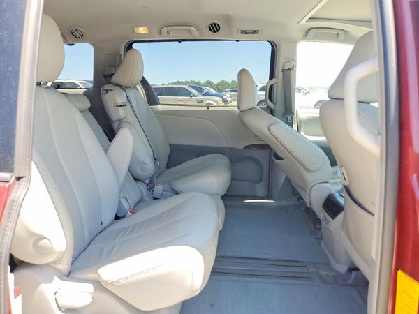 2014 TOYOTA SIENNA