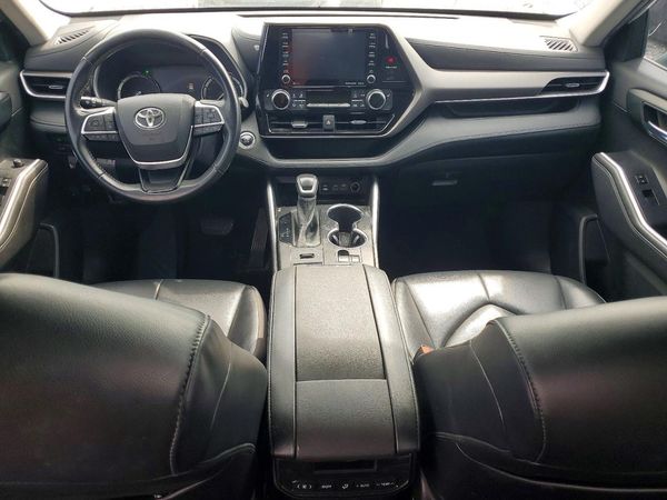 2022 TOYOTA HIGHLANDER XLE